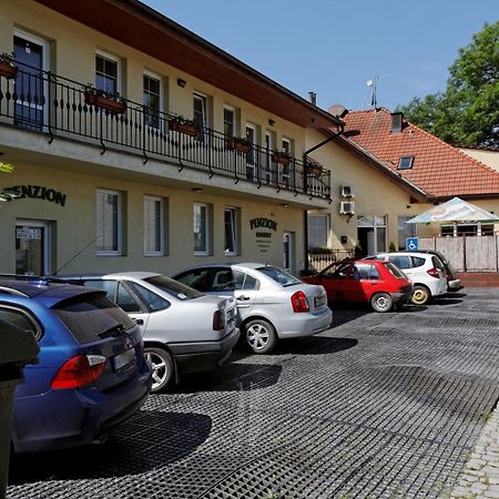 Restaurace A Penzion Garnet Όλομουτς Εξωτερικό φωτογραφία