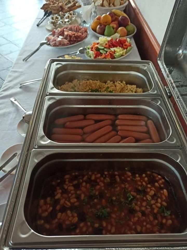 Restaurace A Penzion Garnet Όλομουτς Εξωτερικό φωτογραφία