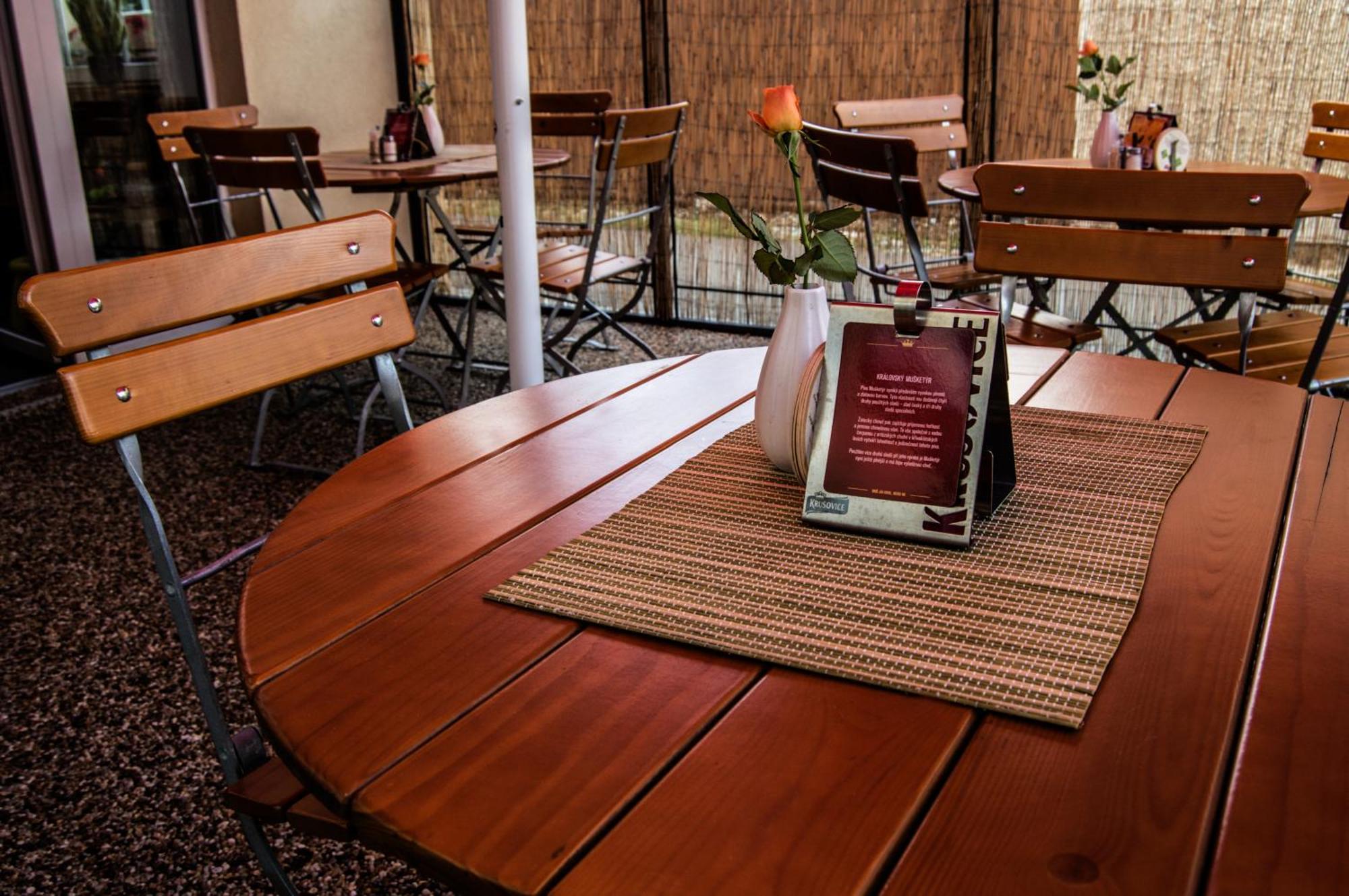 Restaurace A Penzion Garnet Όλομουτς Εξωτερικό φωτογραφία