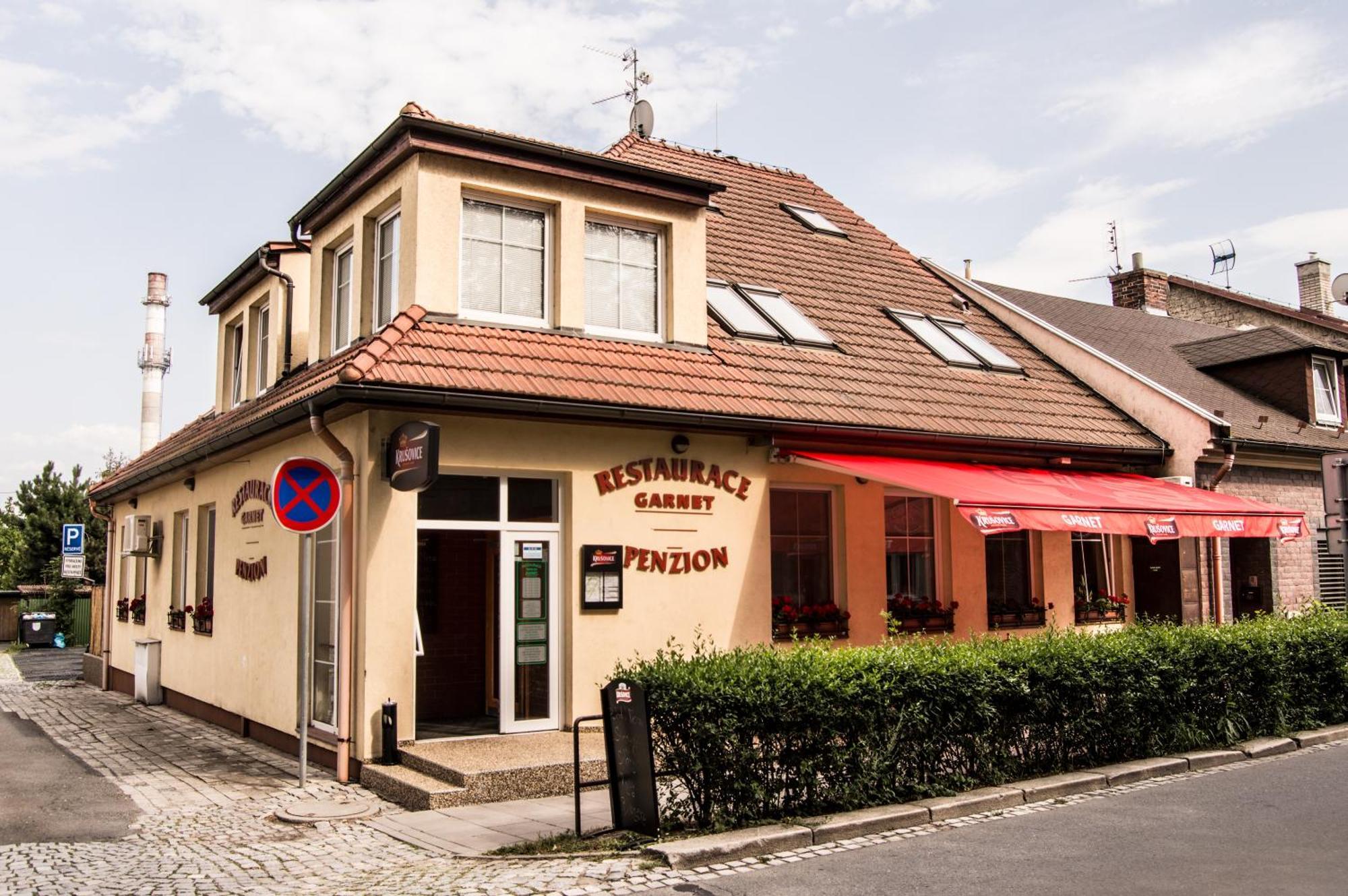 Restaurace A Penzion Garnet Όλομουτς Εξωτερικό φωτογραφία